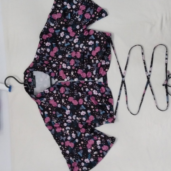 Button Down Crop Top - Picture 4 of 5